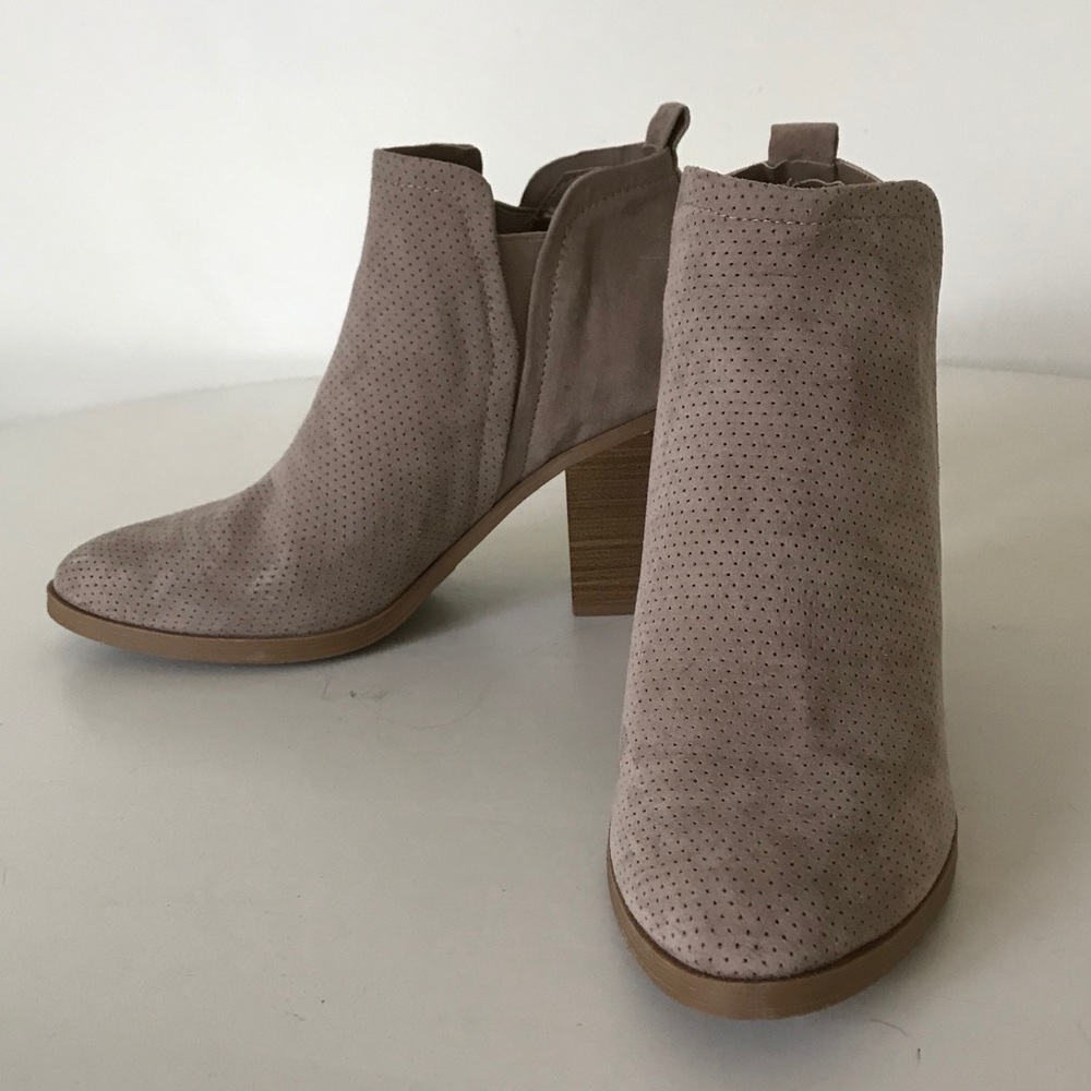 Universal Thread Heeled Booties - image 1